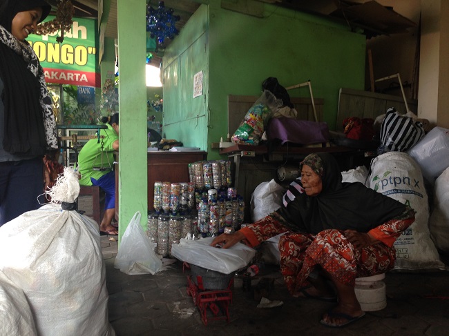 Java’s waste banks